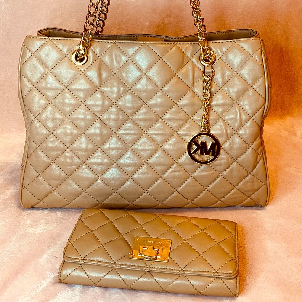Micheal Kors quilted leather tote w/wallet